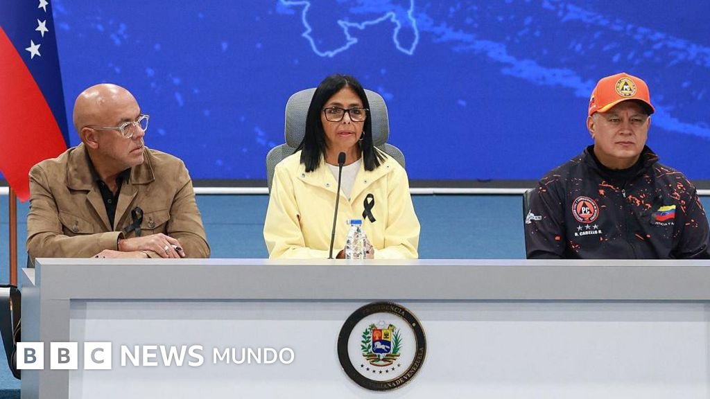 Jorge Rodríguez, Delcy Rodríguez y Diosdado Cabello participan en una conferencia de prensa sobre la gestión del gobierno venezolano. Foto de: Javier Campos/NurPhoto via Getty Images