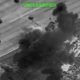 Irán intensifican ataques — Una explosión genera una densa nube de humo en lo que parece ser una instalación militar durante el conflicto entre EE.UU., Israel e Irán. Foto de: CNN en Español