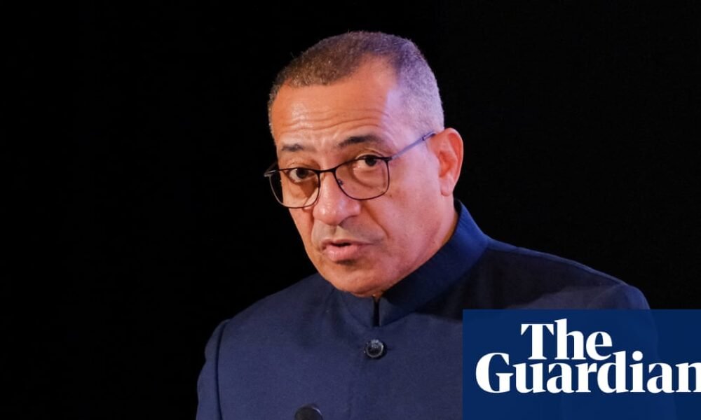 Tomé Príncipe — El presidente de Santo Tomé y Príncipe, Carlos Vila Nova, habla en un podio durante el periodo previo a las elecciones presidenciales. Foto de: The Guardian