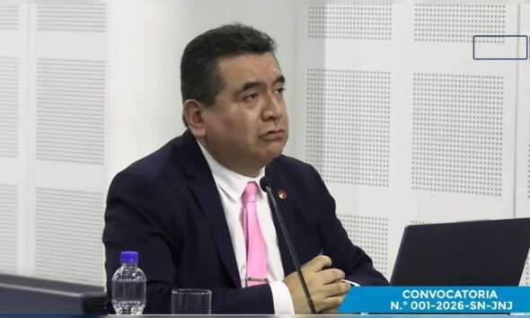 Carlos Loyola es entrevistado por JNJ durante su participación como candidato único para la jefatura de la ONPE. Foto de: La República