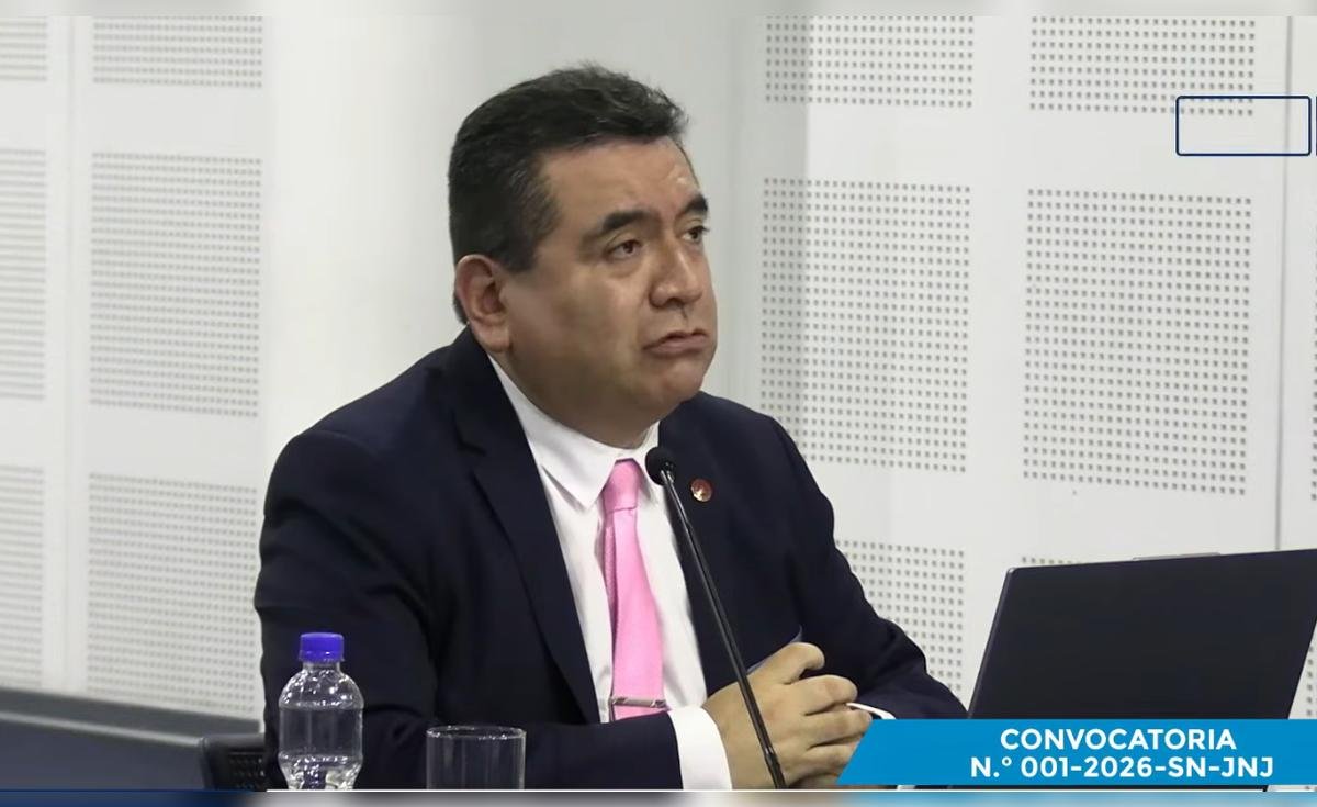Carlos Loyola es entrevistado por JNJ durante su participación como candidato único para la jefatura de la ONPE. Foto de: La República