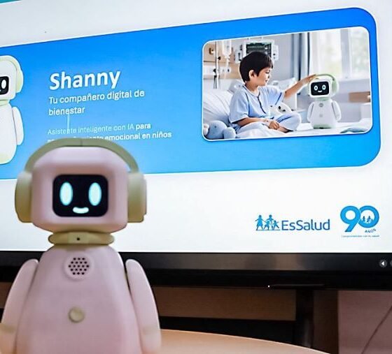 robot Shany EsSalud — El robot Shany es una herramienta de acompañamiento diseñada por EsSalud para reducir la ansiedad y depresión en pacientes pediátricos. Foto de: El Peruano
