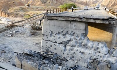 ataques contra infraestructura civil — Un puente gravemente dañado por un ataque de Estados Unidos en el sur de Irán tras acusaciones sobre ataques a sitios civiles. Foto de: Amir Hossein Khorgooie/ISNA/AFP