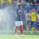 ola de calor — Kylian Mbappé se refresca durante un descanso de hidratación en la Copa del Mundo 2026 ante las altas temperaturas. Foto de: Dan Mullan/Getty Images/AFP