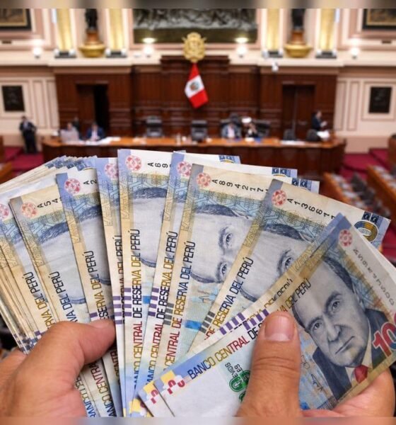 gasto planilla Congreso — Billetes de 100 soles peruanos sobre el fondo del Congreso de la República frente al aumento en el gasto de planillas. Foto de: La República