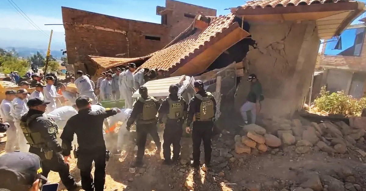estado emergencia Junín sismo — Personal de seguridad y rescatistas inspeccionan daños estructurales en viviendas tras el sismo que afectó a la región de Junín. Foto de: Exitosa Noticias