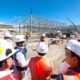 Personal de construcción y supervisión en el terreno donde se iniciará la obra del nuevo hospital del cáncer IREN Sur en Arequipa. Foto de: El Búho