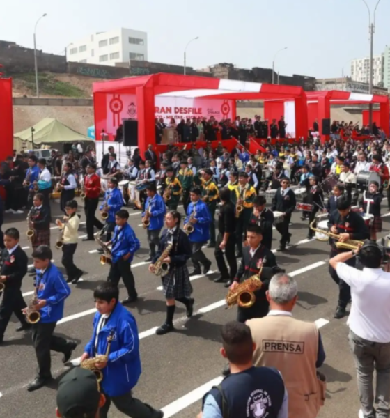 Gobierno Regional — Participantes y músicos se preparan para el desfile de Fiestas Patrias en las calles del Callao. Foto de: Perú21