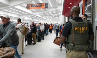 ICE abandona — Agentes de ICE patrullan las instalaciones del aeropuerto de Las Vegas tras un incidente con un hombre esposado. Foto de: CNN en Español