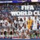 Inglaterra derrota Francia — Los jugadores de la selección de Inglaterra posan con sus medallas tras obtener el tercer puesto en el Mundial. Foto de: Getty Images