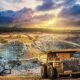 inversión minera Perú — Maquinaria pesada opera en una mina a cielo abierto, reflejando la importante inversión minera que alcanza los US$ 2,633 millones en el Perú. Foto de: El Peruano