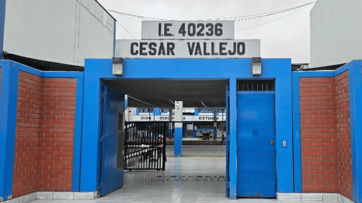 irregularidades obra escolar Arequipa — Fachada de la institución educativa César Vallejo en Arequipa, donde se reportaron irregularidades en las instalaciones eléctricas. Foto de: El Búho