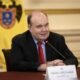 credencial senador Rafael López — Rafael López Aliaga durante una sesión en el Congreso de la República frente a las banderas del Perú y España. Foto de: La República