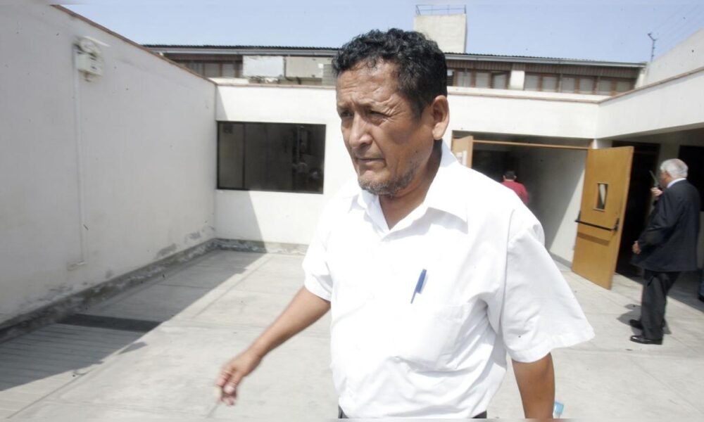asignación escaño Absalón Vásquez — El exministro fujimorista Absalón Vásquez se prepara para asumir el escaño en el Senado que dejó López Aliaga. Foto de: La República