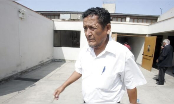 asignación escaño Absalón Vásquez — El exministro fujimorista Absalón Vásquez se prepara para asumir el escaño en el Senado que dejó López Aliaga. Foto de: La República