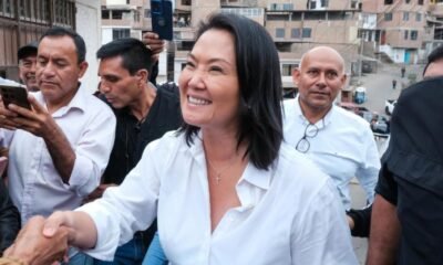 proclamación JNE Keiko Fujimori — Keiko Fujimori sonríe mientras es rodeada por personas durante la jornada previa a su proclamación como presidenta electa. Foto de: Perú21