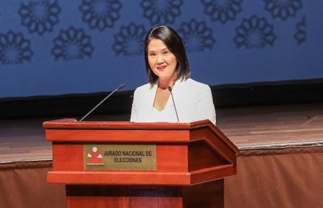 La política peruana Keiko Fujimori se dirige a una audiencia durante un evento relacionado con el Jurado Nacional de Elecciones. Foto de: Perú21