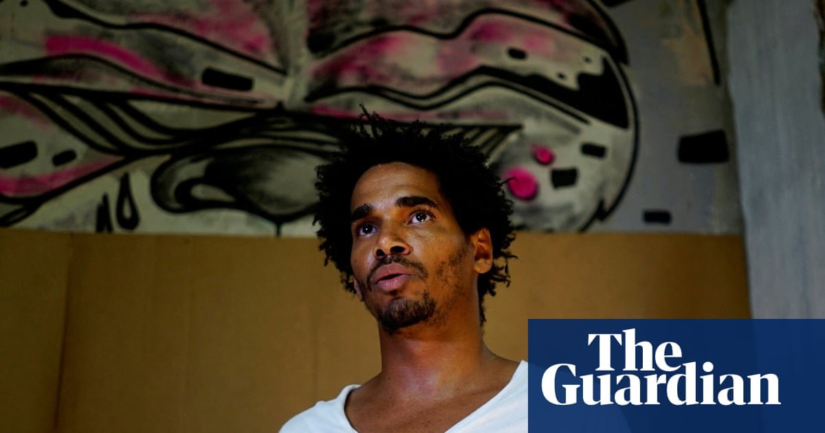 El artista disidente cubano Luis Manuel Otero Alcántara es autorizado para viajar a Estados Unidos. Foto de: The Guardian