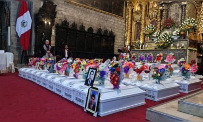 Ministerio Público — Homenaje a los restos de desaparecidos de la guerra interna en una ceremonia religiosa en Ayacucho. Foto de: La República