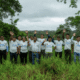 Líderes y miembros de una comunidad nativa en Loreto celebran el avance en la titulación de sus tierras en la Amazonía peruana. Foto de: Sebastian Castañeda/Rainforest Foundation US