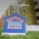 bono familiar habitacional solteros — Logotipo del programa Techo Propio sobre un fondo de viviendas multifamiliares en el marco del nuevo reglamento para personas solteras. Foto de: ELTIEMPO.PE