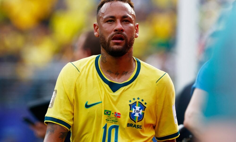 retiro neymar — Neymar Jr. se muestra desanimado tras la eliminación de Brasil en el Mundial, anunciando su retiro del fútbol internacional. Foto de: Jeenah Moon/Reuters