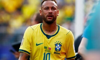 retiro neymar — Neymar Jr. se muestra desanimado tras la eliminación de Brasil en el Mundial, anunciando su retiro del fútbol internacional. Foto de: Jeenah Moon/Reuters