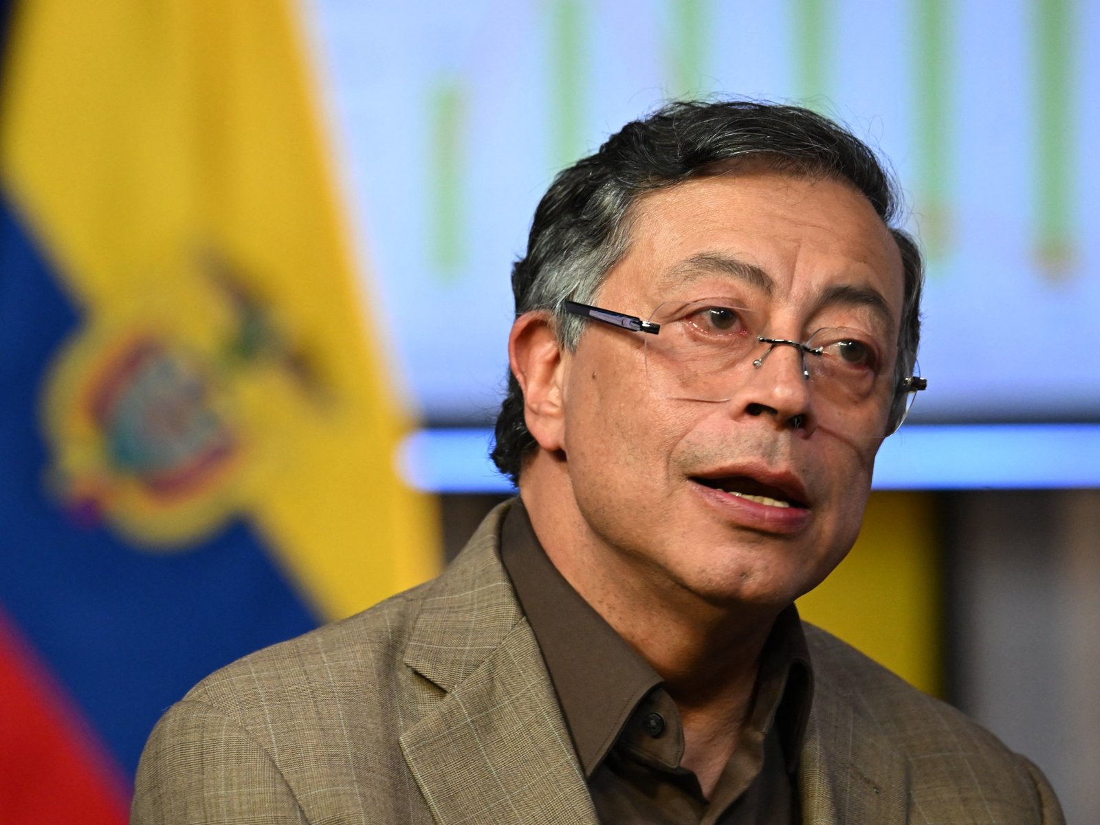 movilización general — El presidente de Colombia, Gustavo Petro, habla durante una entrevista en el Palacio de Nariño antes de su discurso de despedida. Foto de: AFP
