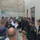 detectar policías corruptos — Agentes de la policía local se reúnen en un recinto para coordinar operativos contra la corrupción. Foto de: La República