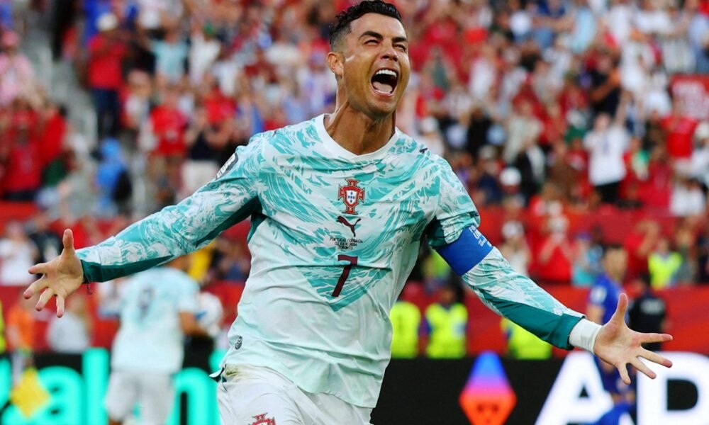 goles Ronaldo — Cristiano Ronaldo celebra tras anotar un gol para Portugal en el encuentro contra Croacia. Foto de: Mike Segar/Reuters