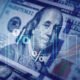 precio dólar hoy Perú — Gráfico superpuesto sobre un billete de un dólar estadounidense ilustra la fluctuación del tipo de cambio en el mercado peruano. Foto de: Exitosa Noticias