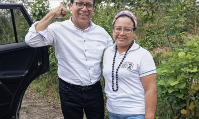 Tapullima Insapillo — Un hombre con camisa blanca y una mujer con una camiseta blanca y rosado posan juntos frente a un vehículo. Foto de: Perú21
