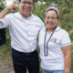 Tapullima Insapillo — Un hombre con camisa blanca y una mujer con una camiseta blanca y rosado posan juntos frente a un vehículo. Foto de: Perú21