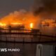 Trump declara fin — Un incendio en una instalación marítima ilustra la escalada de tensiones y las advertencias de represalia entre Estados Unidos e Irán. Foto de: Getty Images