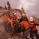 Venezuela eleva 333 — Rescatistas trabajan entre los escombros tras los terremotos que causaron miles de víctimas en Venezuela. Foto de: Infobae