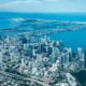 calor extremo — Vista aérea de la zona costera de Miami, ciudad que recientemente registró temperaturas récord durante una intensa ola de calor en Florida. Foto de: Infobae