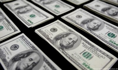 deuda soberana EE.UU — Billetes de 100 dólares estadounidenses que ilustran el volumen de la deuda soberana de Estados Unidos. Foto de: Karel Navarro/AP Photo/picture alliance
