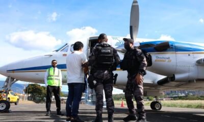 traslado inmediato — Agentes del INPEC supervisan el traslado de prisioneros a cárceles de máxima seguridad bajo las nuevas medidas de seguridad. Foto de: Instituto Nacional Penitenciario y Carcelario INPEC