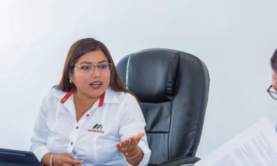 emergencia Ilo DANA Aníbal — Una funcionaria de la región de Ilo participa en una reunión informativa sobre la situación tras los daños causados por la DANA Aníbal. Foto de: Gestión