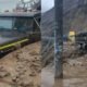 bloqueos viales — Camiones de transporte quedan atrapados en una vía afectada por el colapso de terrenos y el impacto de los huaicos. Foto de: Gestión