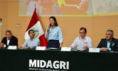 Autoridades del Ministerio de Desarrollo Agrario y Riego participan en una conferencia de prensa sobre medidas ante el fenómeno de El Niño. Foto de: Gestión