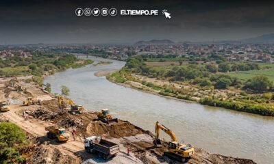 canon petrolero — Maquinaria pesada trabaja en las riberas de un río en Piura para ejecutar proyectos de prevención de desastres naturales. Foto de: ELTIEMPO.PE