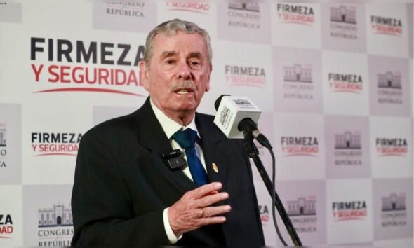 hábeas corpus — El abogado Fernando Rospigliosi comparece ante los medios en el marco del proceso judicial por el caso Delia Espinoza. Foto de: La República