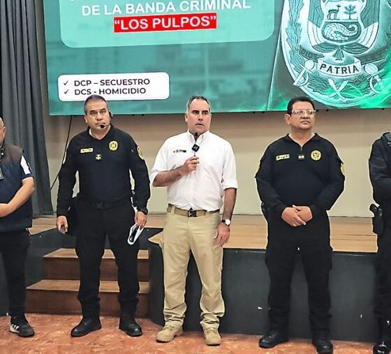Policía Nacional — Autoridades peruanas presentan a los miembros de la banda criminal Los Pulpos tras operativos en Trujillo. Foto de: El Peruano