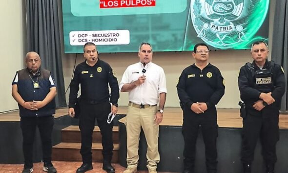 Policía Nacional — Autoridades peruanas presentan a los miembros de la banda criminal Los Pulpos tras operativos en Trujillo. Foto de: El Peruano