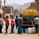 corte agua Sedapal — Vecinos de un sector de Lima recolectan agua de un camión cisterna debido a un corte del servicio. Foto de: Exitosa Noticias