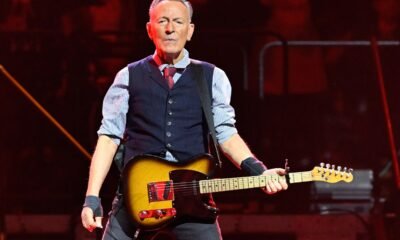 Springsteen toca Born — Bruce Springsteen interpreta una versión acústica de 'Born to Run' mientras reflexiona sobre el diagnóstico de cáncer de su esposa. Foto de: Astrida Valigorsky/Getty Images
