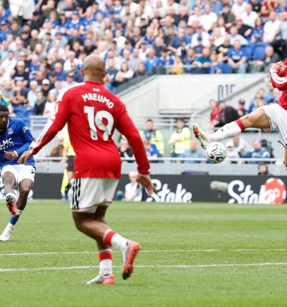 Everton empata 2-2 — Ainsley Maitland-Niles anota el segundo gol del Everton para asegurar un punto en el encuentro contra el Manchester United. Foto de: Jason Cairnduff/Reuters