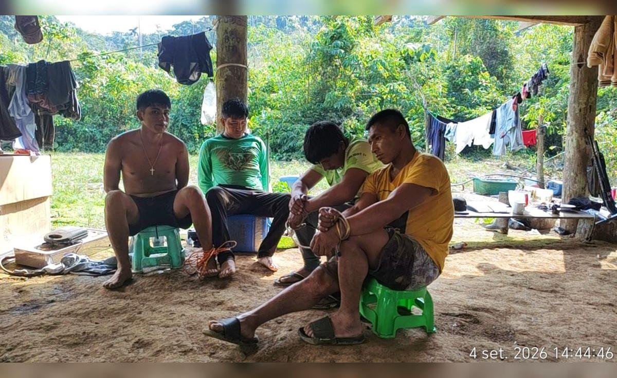 PNP logra golpe — Hombres en una zona rural de la Amazonía peruana, donde se identifican nuevas rutas de tráfico de cocaína en la región de Cusco. Foto de: La República