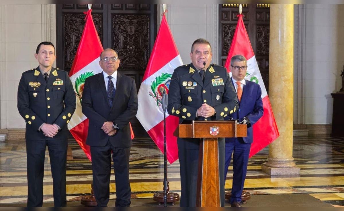 El general Óscar Arriola durante una ceremonia oficial en Perú, tras su renuncia como comandante general de la Policía Nacional. Foto de: La República